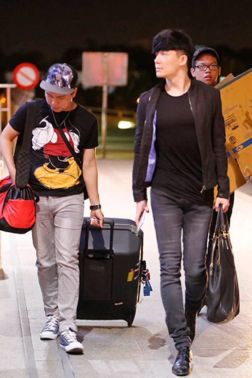 Nathan Lee xách túi hàng hiệu, lặng lẽ xuất ngoại - 9