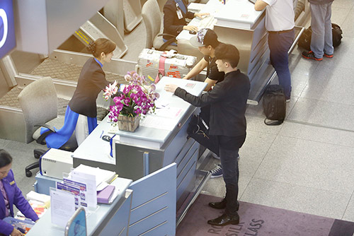 Nathan Lee xách túi hàng hiệu, lặng lẽ xuất ngoại - 8