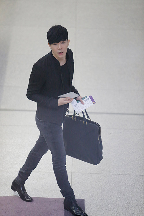 Nathan Lee xách túi hàng hiệu, lặng lẽ xuất ngoại - 4