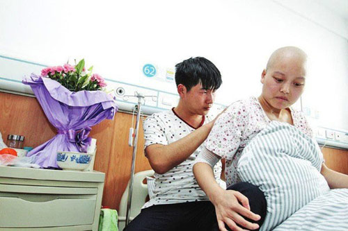 Chàng trai cầu hôn bạn gái bị ung thư - 2