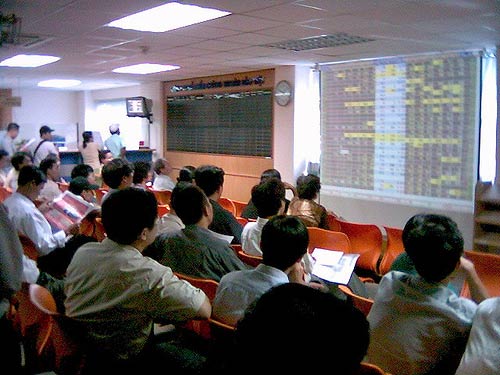 VN-Index nhanh chóng phục hồi - 1