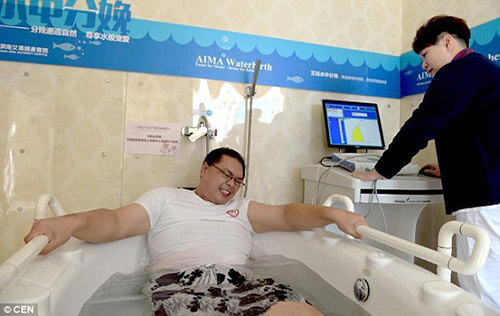 Các ông chồng quot;khóc hết nước mắtquot; vì thử đau đẻ - 2