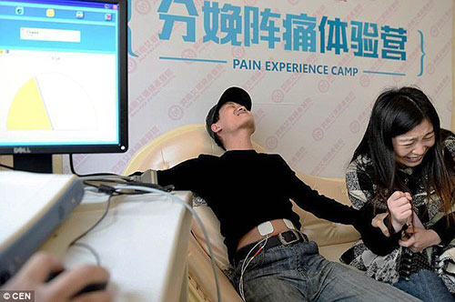Các ông chồng quot;khóc hết nước mắtquot; vì thử đau đẻ - 3
