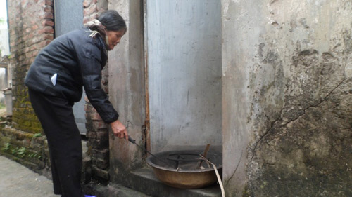 Mẹ bỏ đi, bé 5 tháng ăn bột trộn tro bà nấu - 4