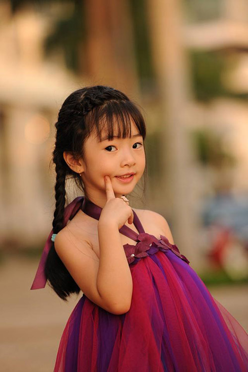 Con gái Thanh Thảo Hugo âu yếm em trai 2 tuần tuổi - 6