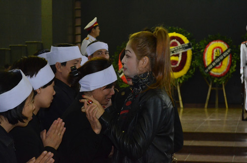 Thép rơi chết người: Gia đình khóc ngất trong lễ viếng - 13