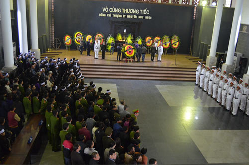 Thép rơi chết người: Gia đình khóc ngất trong lễ viếng - 2