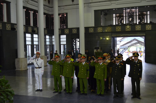 Thép rơi chết người: Gia đình khóc ngất trong lễ viếng - 9