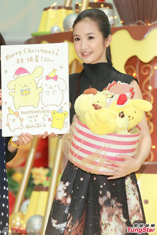 Dương Tử Quỳnh nghẹn ngào trong đám tang cha - 7