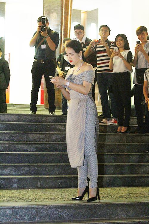 Lý Nhã Kỳ: Doanh nhân không ngại đi chân đất - 1