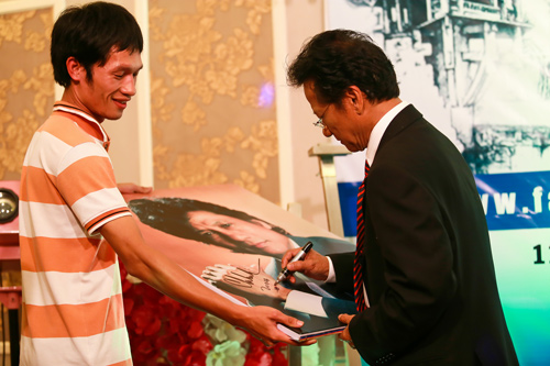 Chế Linh ấm áp trong vòng tay fan hâm mộ - 16