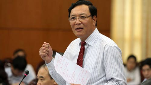 Bộ trưởng GD-ĐT: Không có chuyện “vừa đá bóng, vừa thổi còi” - 1