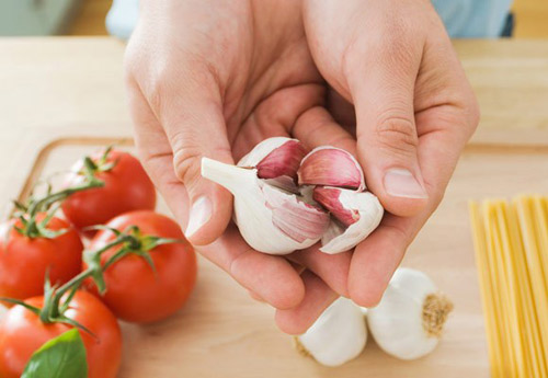 Những mẹo chữa bệnh mẹ áp dụng là hại con - 1
