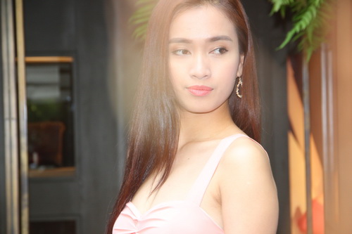 “Hotboy nổi loạn” tình tứ ôm eo Ái Phương - 6