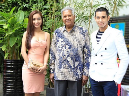 “Hotboy nổi loạn” tình tứ ôm eo Ái Phương - 12