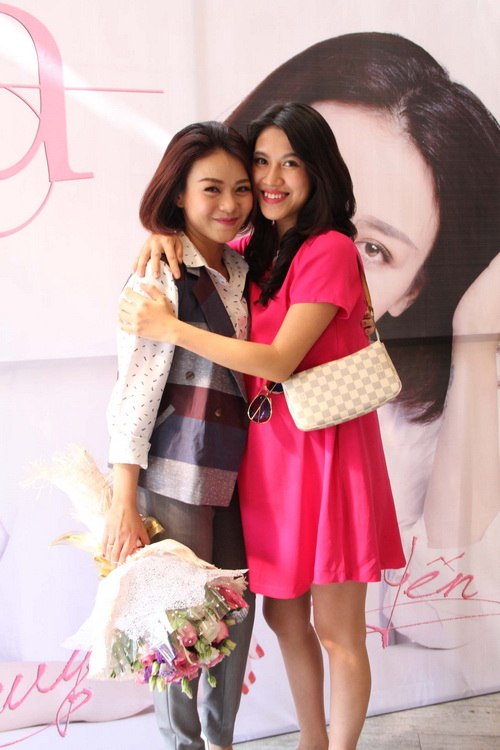 Hải Yến hôn bầu 8 tháng của chị gái Hoàng My - 2