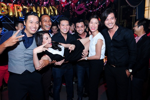 Trương Ngọc Ánh quậy tưng bừng bên Kim Lý - 16