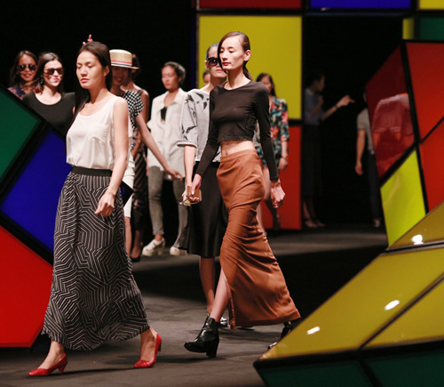 Chân dài Việt ráo riết tập Elle Show trước giờ G - 1