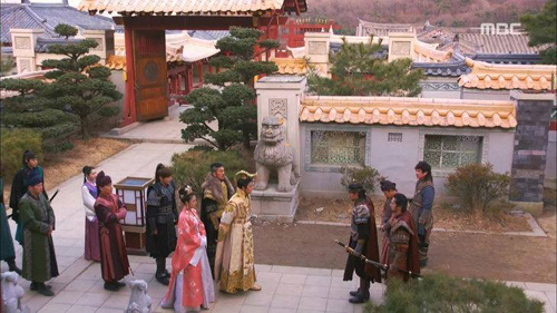 Cùng quot;Hoàng hậu Kiquot; khám phá nhà truyền thống HQ - 7