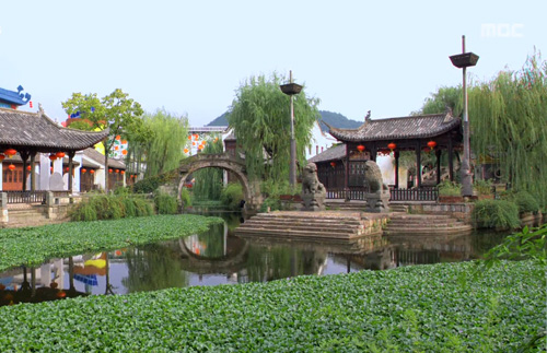 Cùng quot;Hoàng hậu Kiquot; khám phá nhà truyền thống HQ - 9