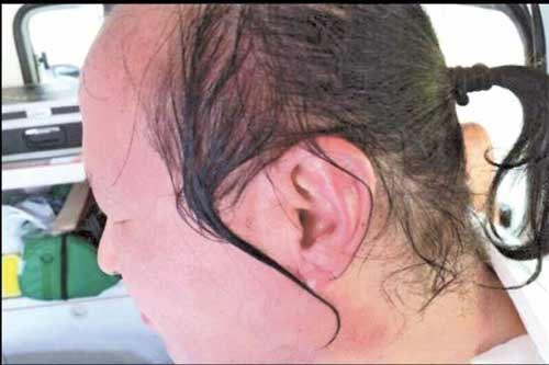 Nữ sinh hắt nước nóng vào mặt thầy giáo - 1