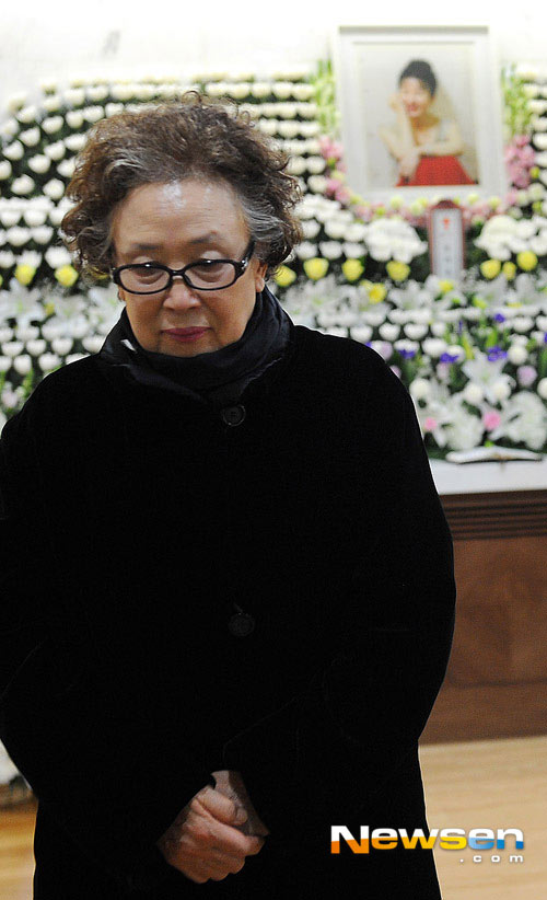 Đồng nghiệp ngậm ngùi trước di ảnh Kim Ja Ok - 6