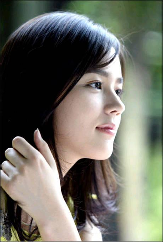 Nổi tiếng qua bộ phim Mặt trăng ôm trọn mặt trời, Han ga In đã để lại dấu ấn sâu đậm trong lòng Fan với đôi mắt khó có thể không yêu. 
