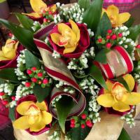 Hoa tươi, quà tặng tiết kiệm hút khách ngày 20/11