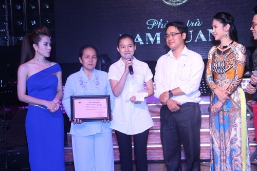 Việt Trinh, HH Trúc Linh rạng ngời ủng hộ Duy Nhân - 11