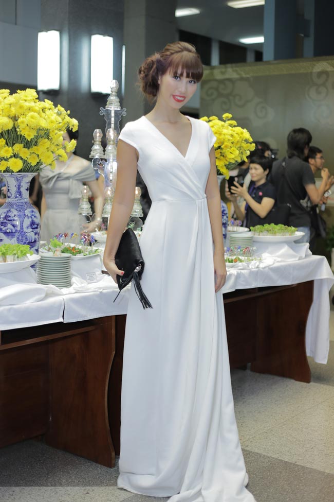 Siêu mẫu Hà Anh dịu dàng sắc trắng trong một sự kiện tại Thành phố Hồ Chí Minh
