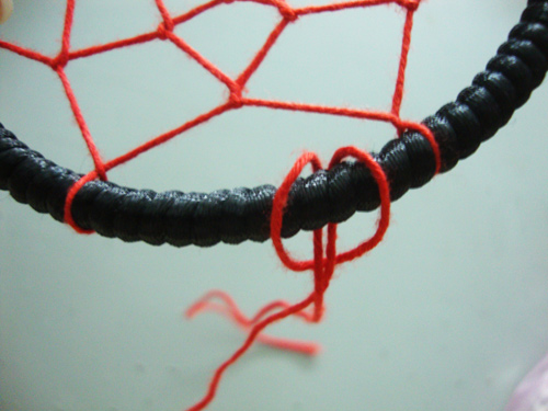 Làm Dream Catcher - món quà gây sốt từ phim quot;Những người thừa kếquot; - 10