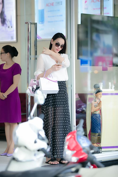 Trang Nhung bụng bầu 4 tháng xuống phố - 3