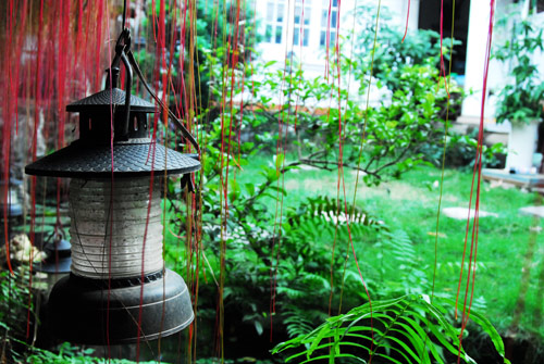 Nhà vườn trắng tinh khôi nổi bật triền đê sông Hồng - 13