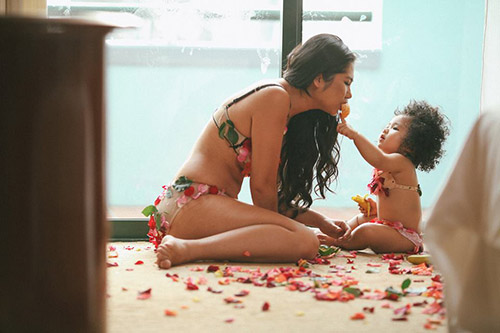 Bộ ảnh “hoang dã” cực chất của bà mẹ Sài Gòn và con gái - 1