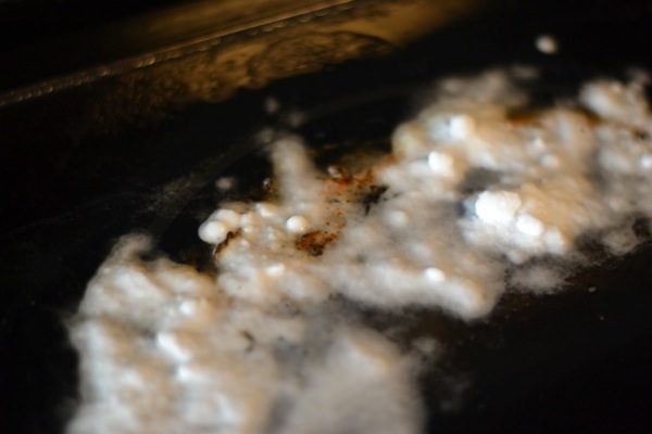 Chị em khéo tẩy vết cháy trên mặt bếp hồng ngoại - 3