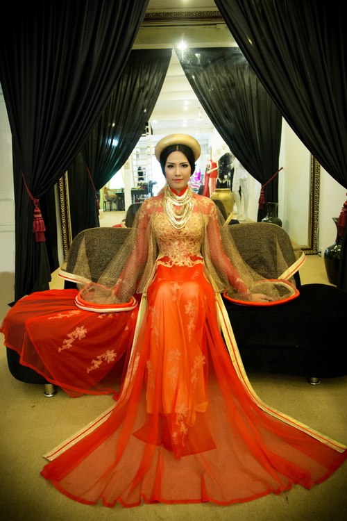 Lạ lẫm với áo dài truyền thống của Nguyễn Thị Loan - 12