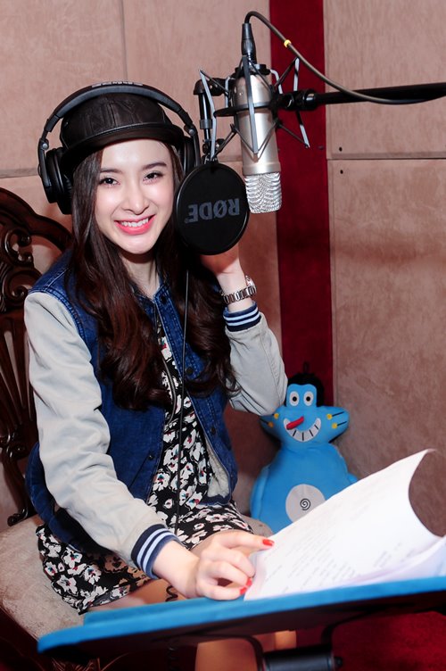 Angela Phương Trinh nhí nhảnh đi làm việc đêm khuya - 8