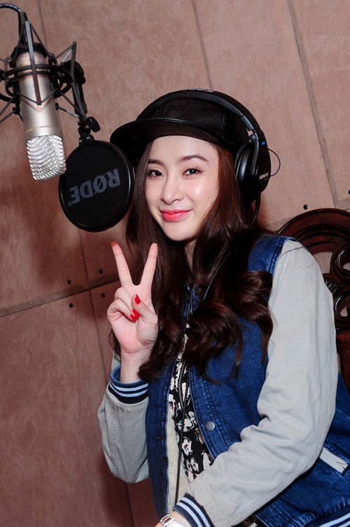 Angela Phương Trinh nhí nhảnh đi làm việc đêm khuya - 9