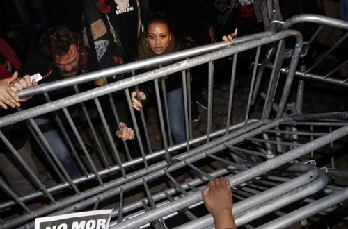 Mỹ: Cảnh sát bắn người được gỡ án, bạo lực bùng nổ - 7