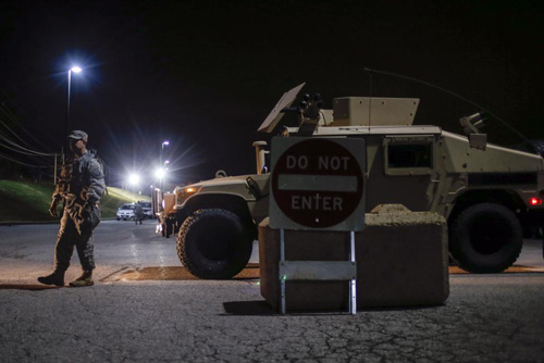 Mỹ: Cảnh sát bắn người được gỡ án, bạo lực bùng nổ - 11