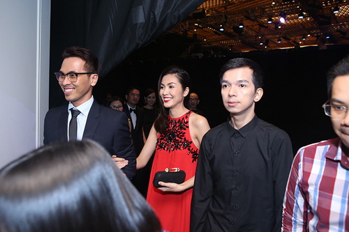 Tăng Thanh Hà mặc váy suông che bụng bầu hút sự tò mò - 7