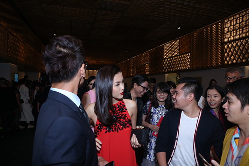 Tăng Thanh Hà mặc váy suông che bụng bầu hút sự tò mò - 11