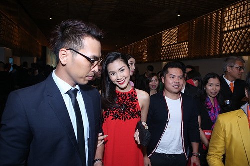 Tăng Thanh Hà mặc váy suông che bụng bầu hút sự tò mò - 12