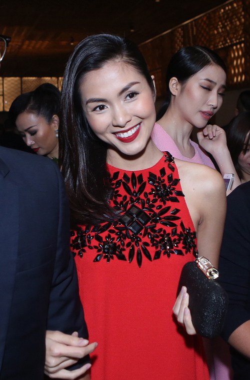 Tăng Thanh Hà mặc váy suông che bụng bầu hút sự tò mò - 13