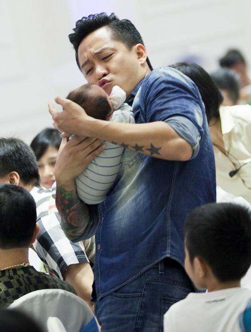 Tuấn Hưng cùng vợ làm đầy tháng cho con trai Su Hào - 17