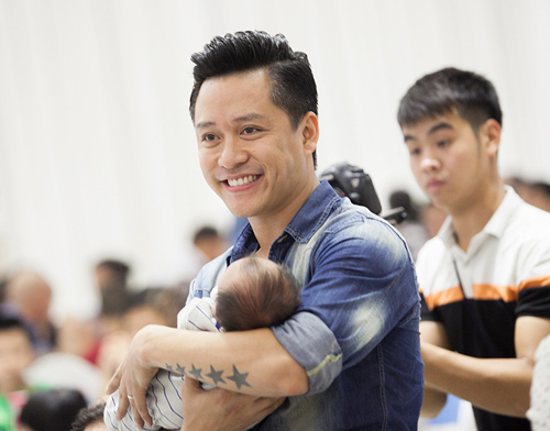Tuấn Hưng cùng vợ làm đầy tháng cho con trai Su Hào - 19
