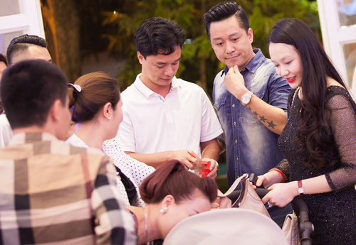 Tuấn Hưng cùng vợ làm đầy tháng cho con trai Su Hào - 5