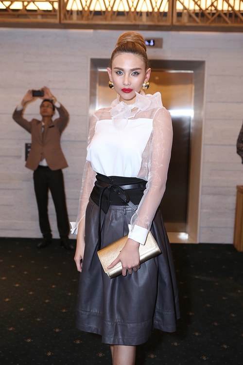 Hồng Nhung, Đoan Trang quot;chân ngắnquot; vẫn nổi bật - 17