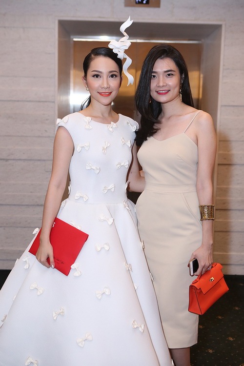 Hồng Nhung, Đoan Trang quot;chân ngắnquot; vẫn nổi bật - 12