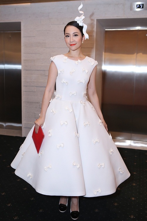 Hồng Nhung, Đoan Trang quot;chân ngắnquot; vẫn nổi bật - 10